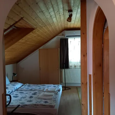 Vendégház Hévízi Fecskefészek 3*